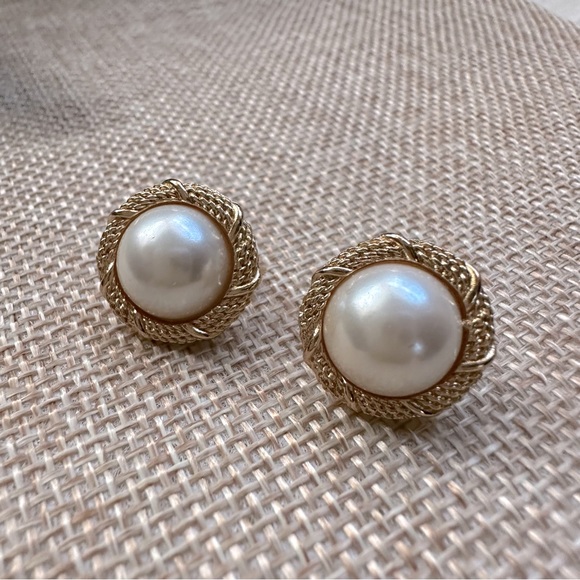 Dior Pearl Earrings - Picture 2 of 4
